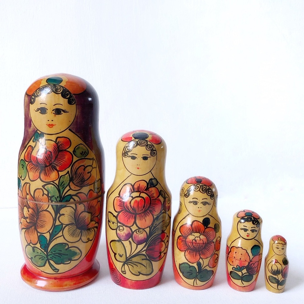 Vintage 1984 Handcrafted Floral Matryoshka Nesting Five Dolls